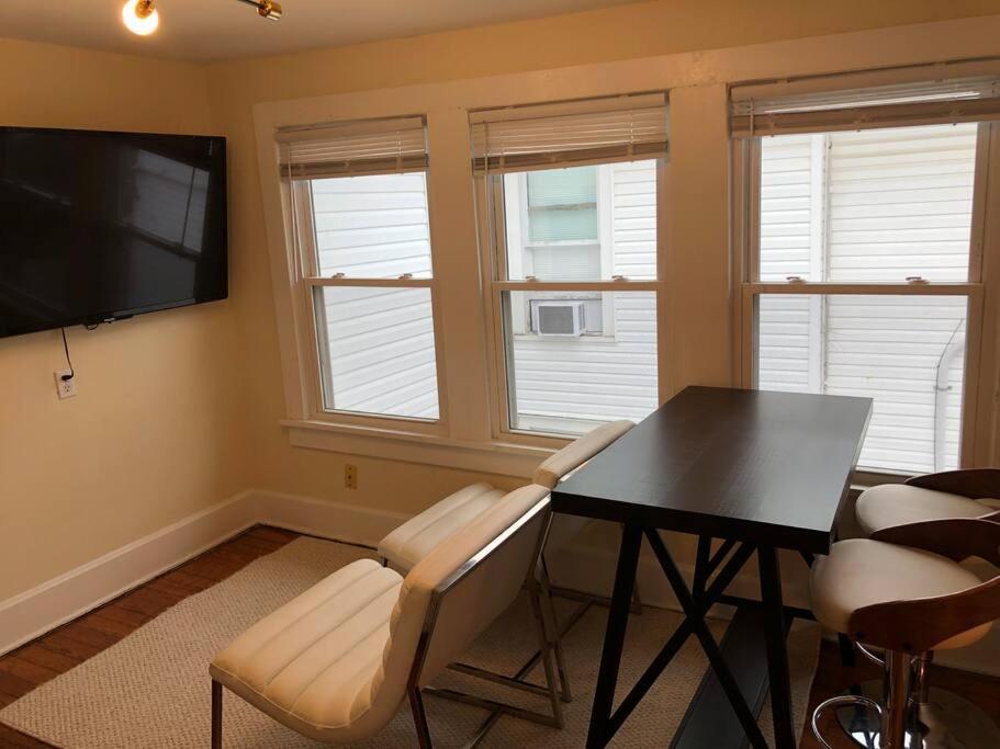 The Yellow Door 3-Bedroom Downtown Near Vt&Ru Radford Esterno foto